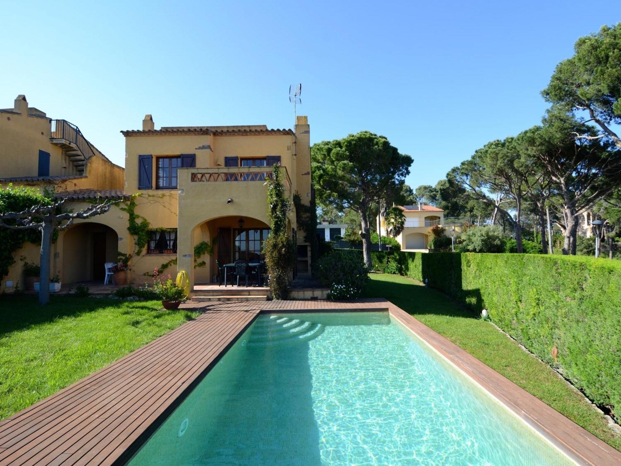 Villa The In Estartit Has 3 Bedrooms *